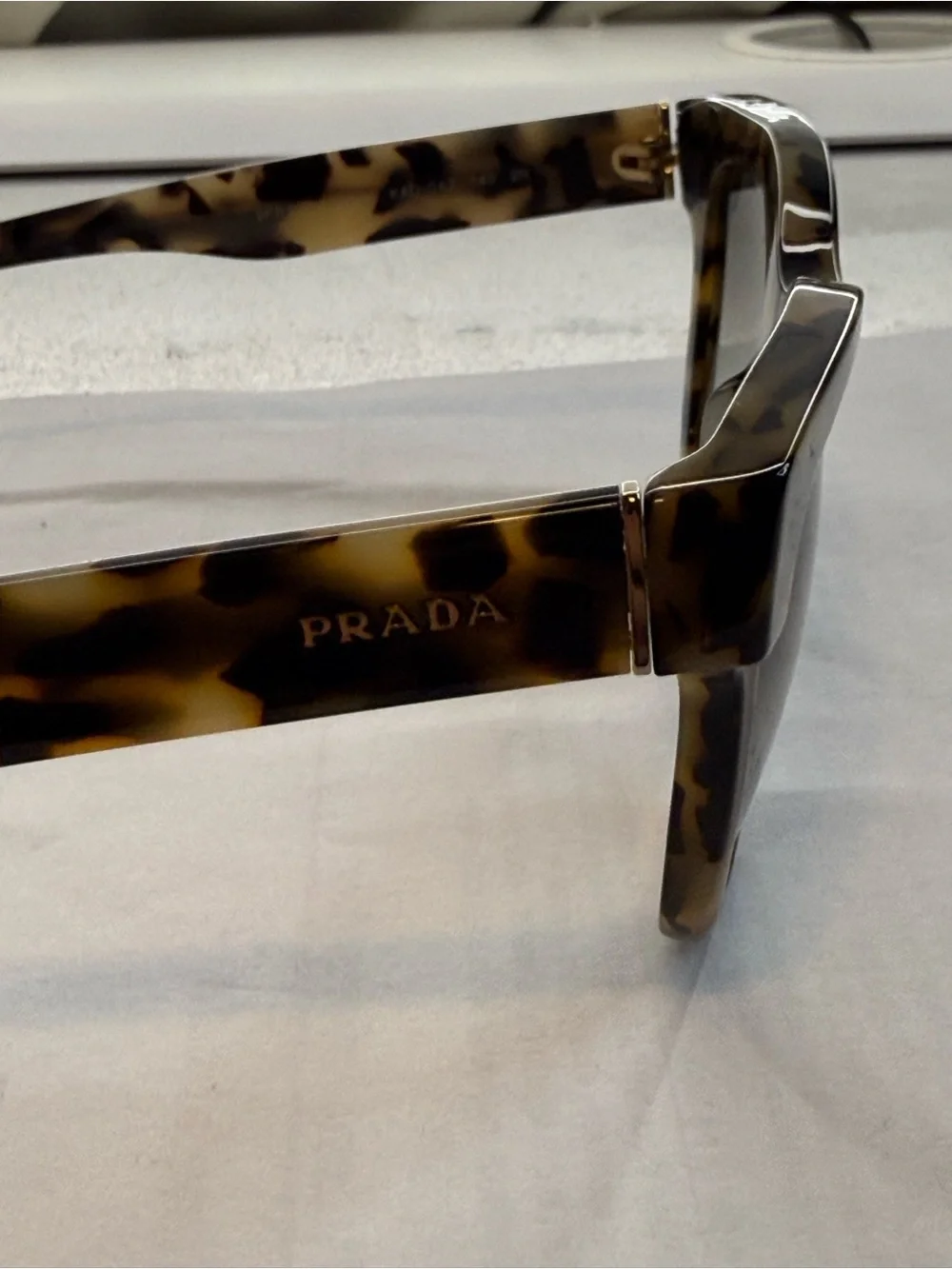 Prada classic round